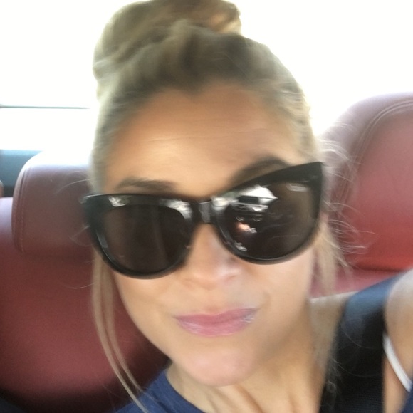 Meet your Posher, Jessica - Picture 1 of 1